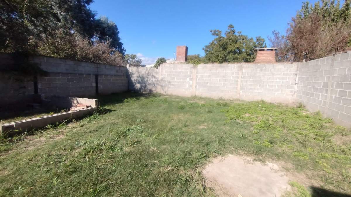 CASA EN VENTA CON DETALLLES A TERMINAR EN BIALET MASSE.