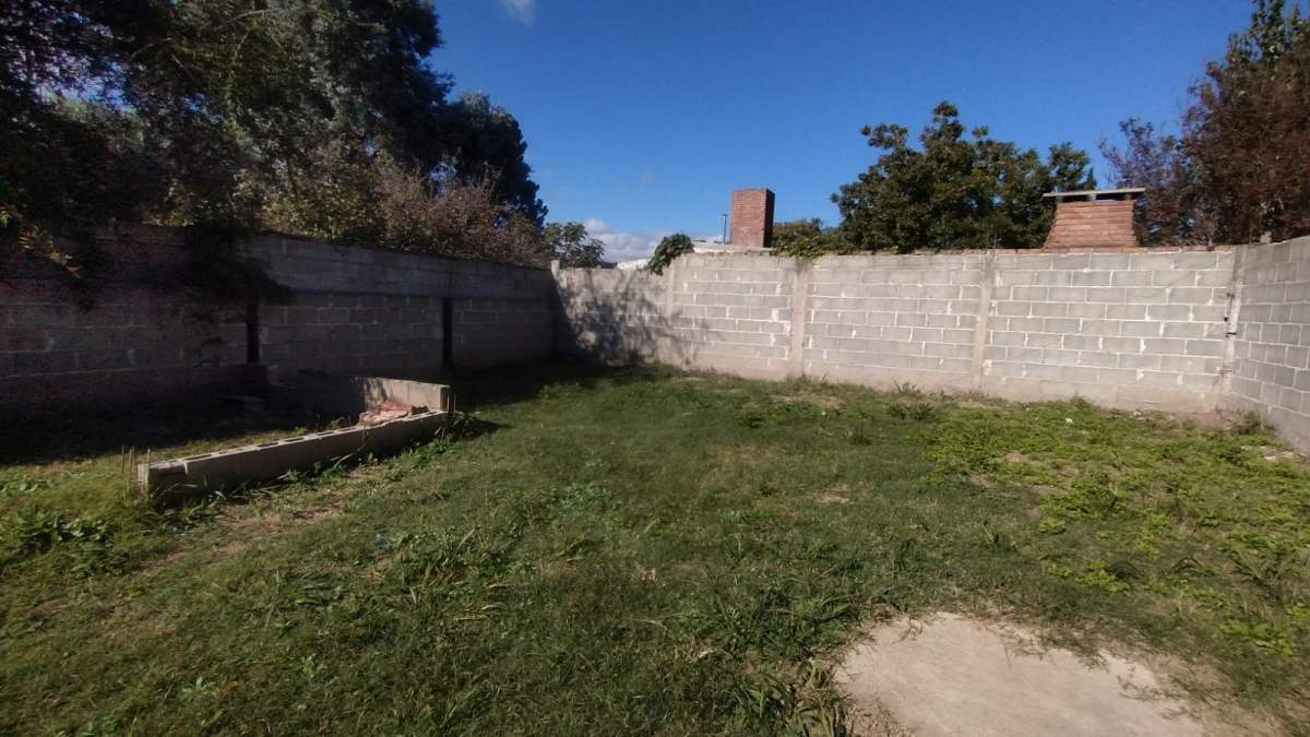 CASA EN VENTA CON DETALLLES A TERMINAR EN BIALET MASSE.