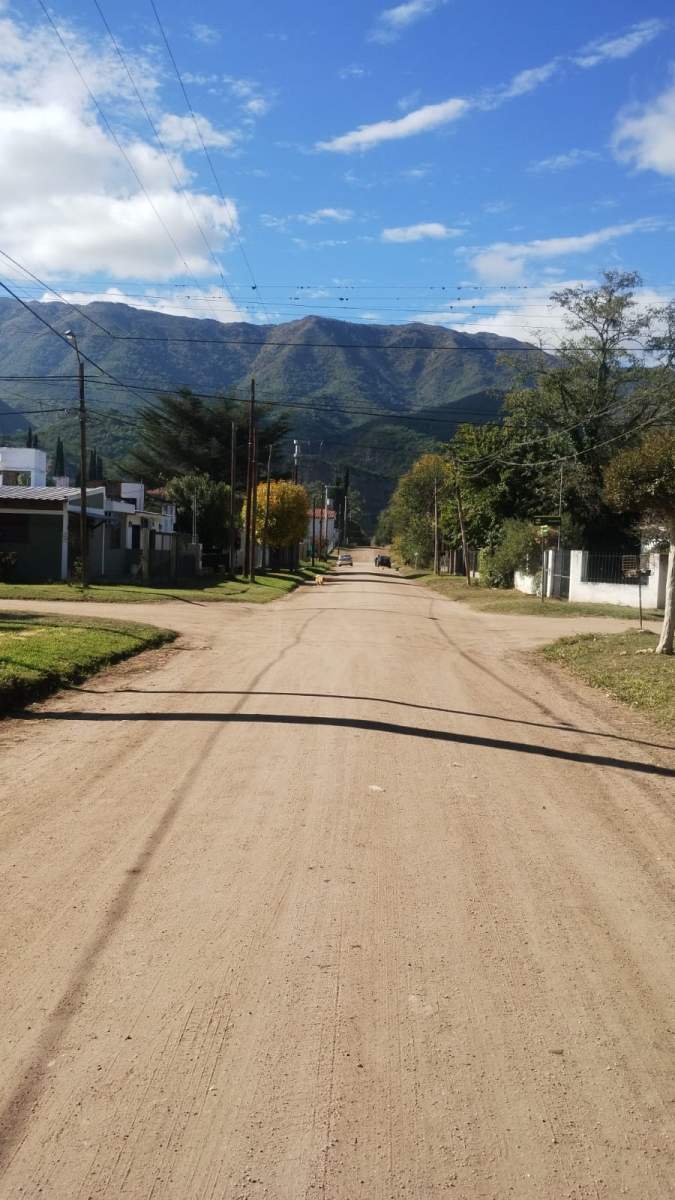 CASA EN VENTA CON DETALLLES A TERMINAR EN BIALET MASSE.