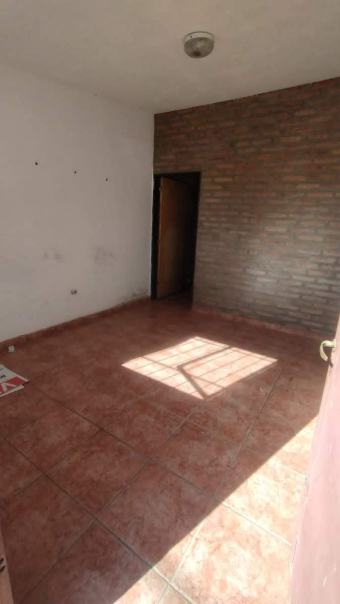 CASA EN VENTA CON DETALLLES A TERMINAR EN BIALET MASSE.