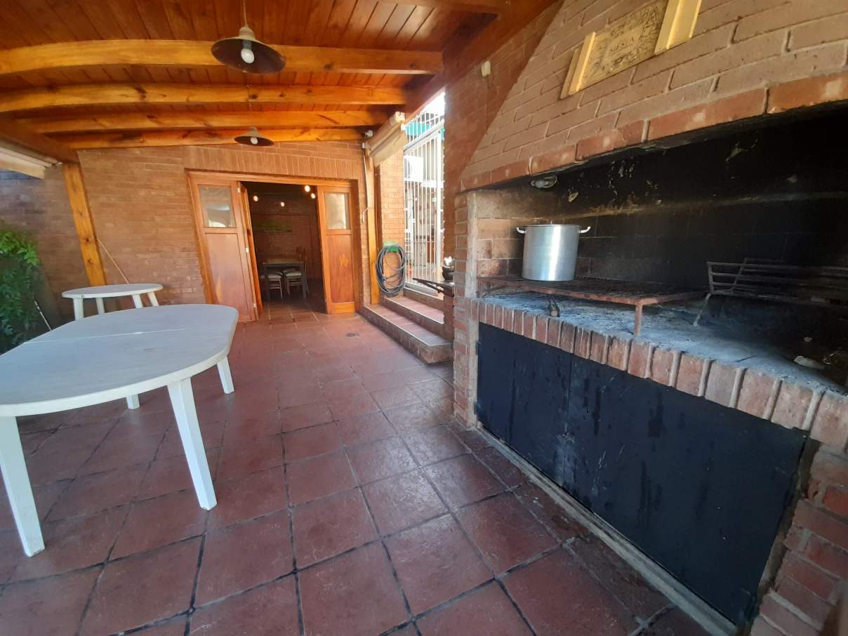 SALVATIERRA VENDE-ESPECTACULAR INMUEBLE EN BARRIO JUNIORS-500M2 TERRENO