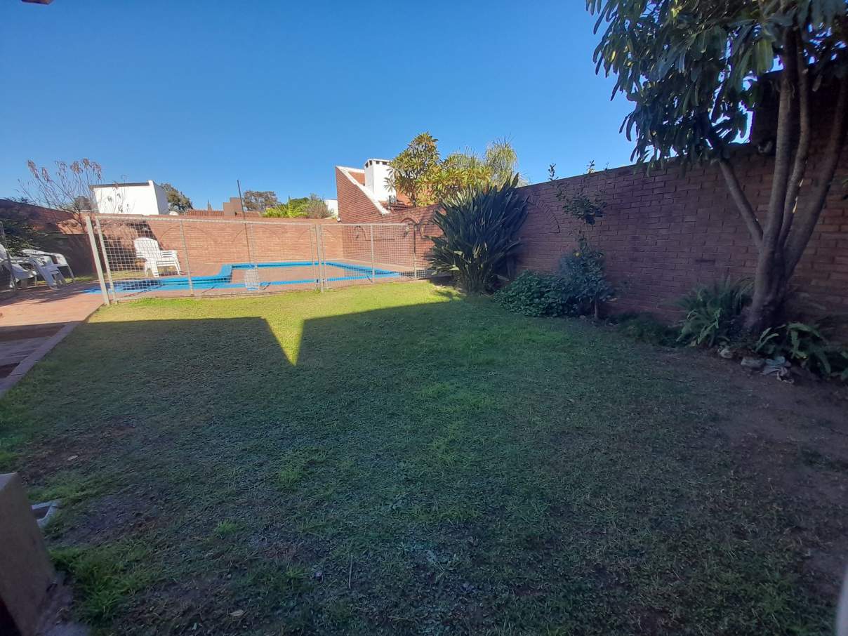 SALVATIERRA VENDE-ESPECTACULAR INMUEBLE EN BARRIO JUNIORS-500M2 TERRENO