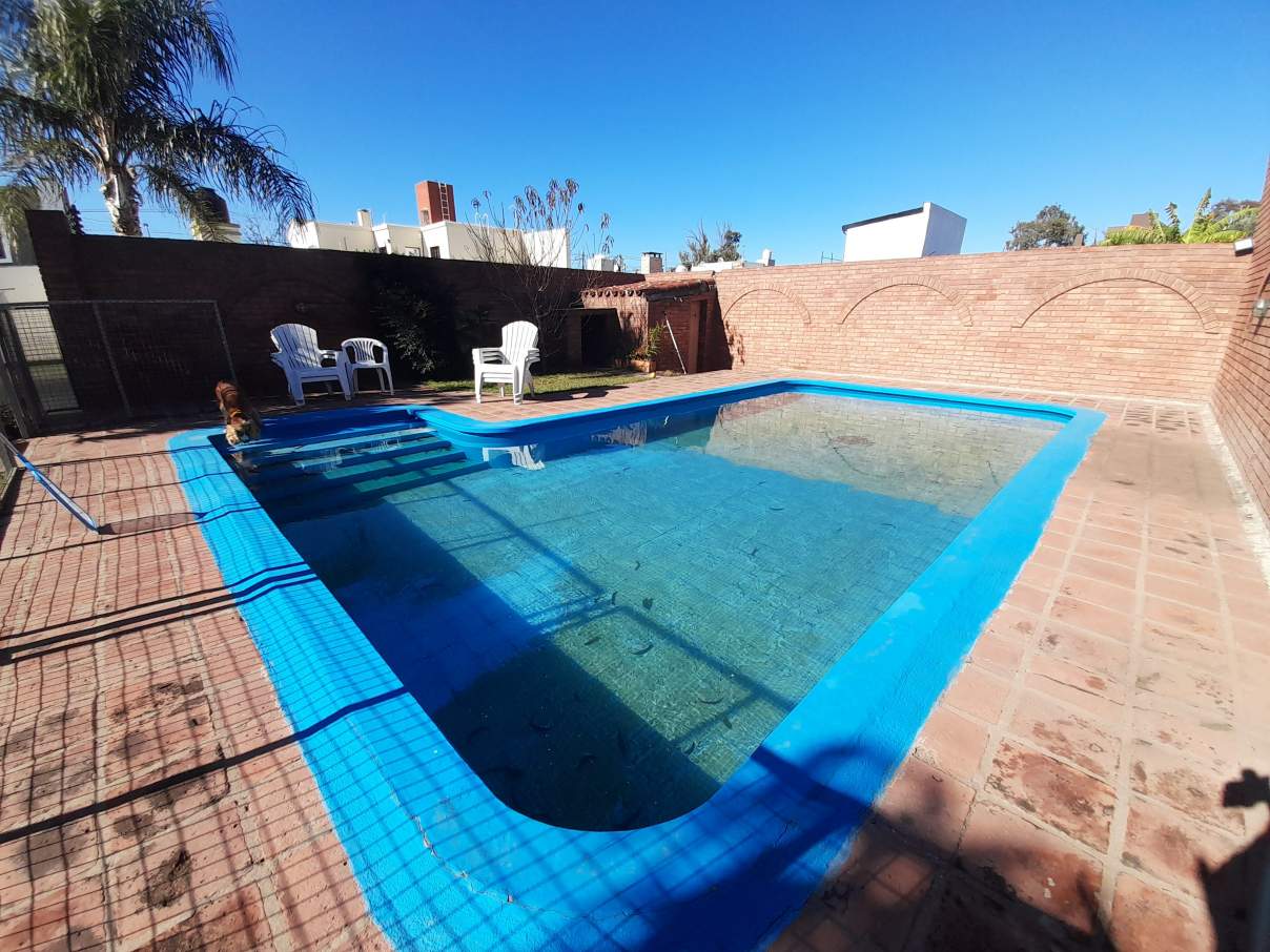 SALVATIERRA VENDE-ESPECTACULAR INMUEBLE EN BARRIO JUNIORS-500M2 TERRENO