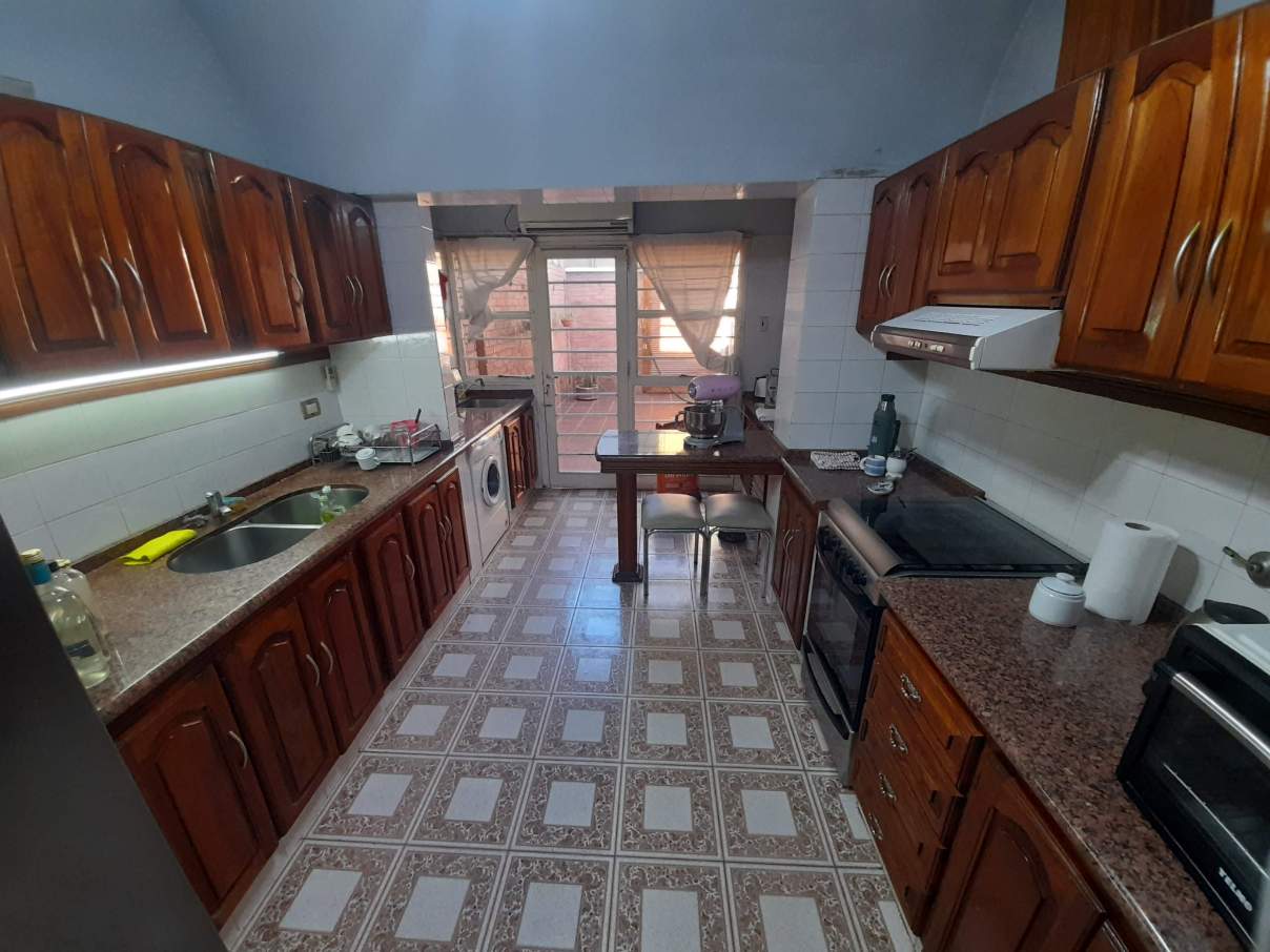 SALVATIERRA VENDE-ESPECTACULAR INMUEBLE EN BARRIO JUNIORS-500M2 TERRENO