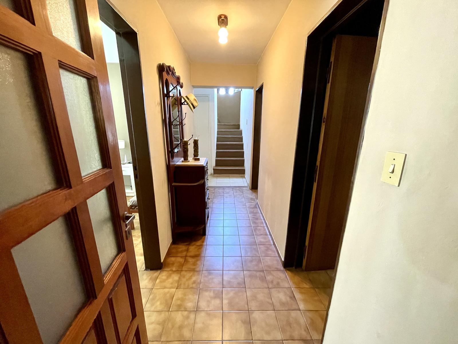 VENDO CASA 4 DORMITORIOS MAS ESCRITORIO. COCHERA PARA 2 AUTOS