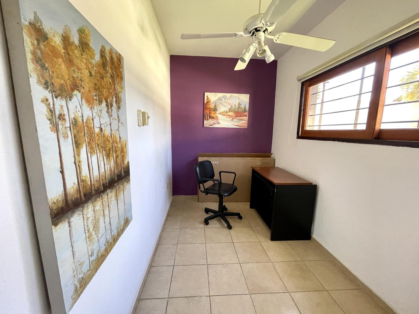 VENDO CASA 4 DORMITORIOS MAS ESCRITORIO. COCHERA PARA 2 AUTOS