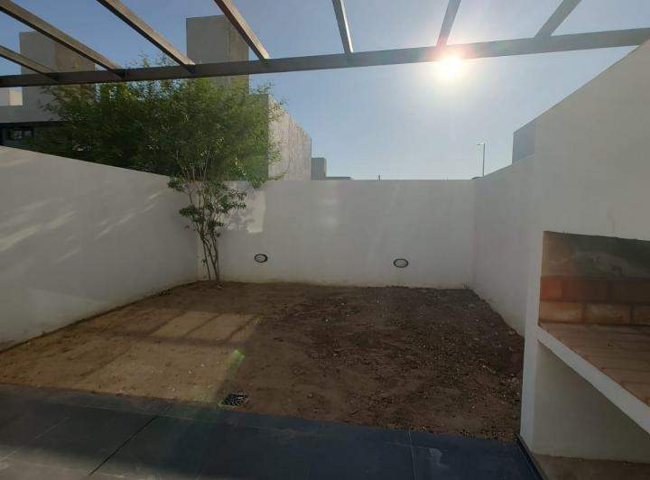 DUPLEX DE CATEGORIA EN VENTA - PRADOS DE MANATIALES - 3 DORMITORIOS 2 BAÑOS