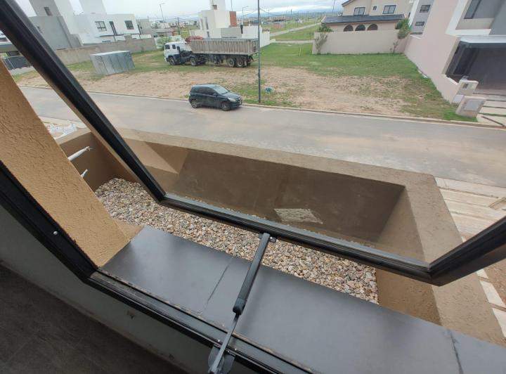 DUPLEX DE CATEGORIA EN VENTA - PRADOS DE MANATIALES - 3 DORMITORIOS 2 BAÑOS