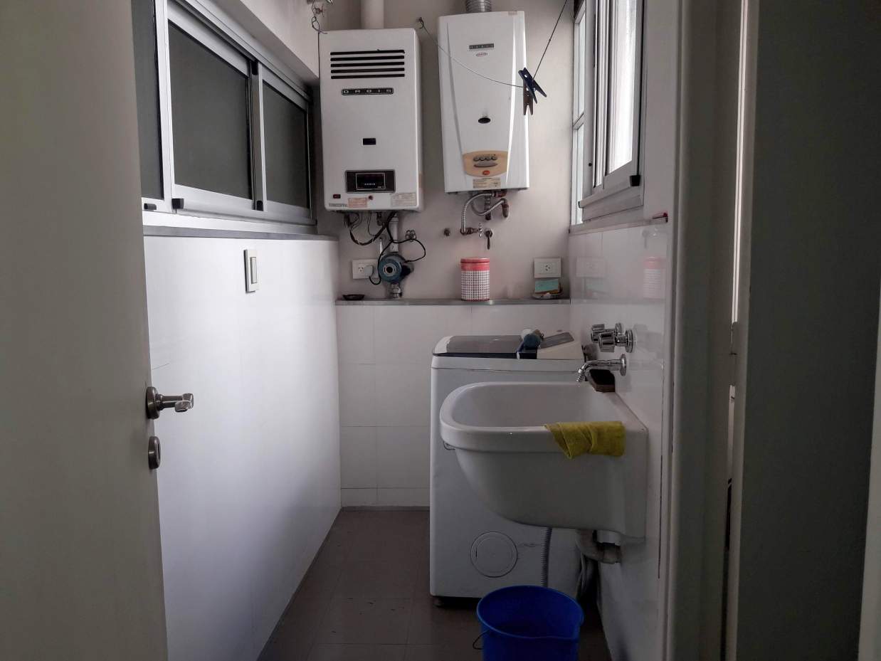 Vendo departamento 3 dormitorios con cochera. Centro