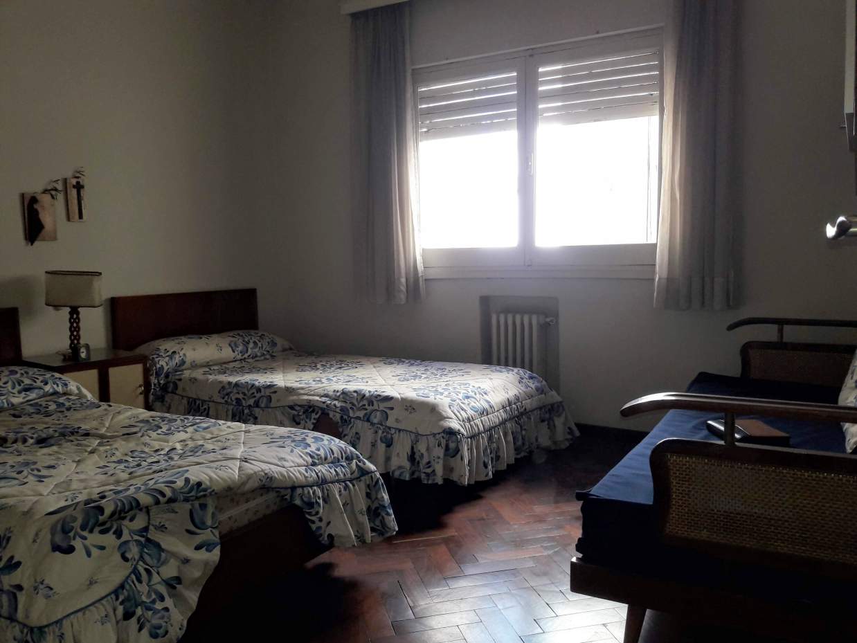 Vendo departamento 3 dormitorios con cochera. Centro