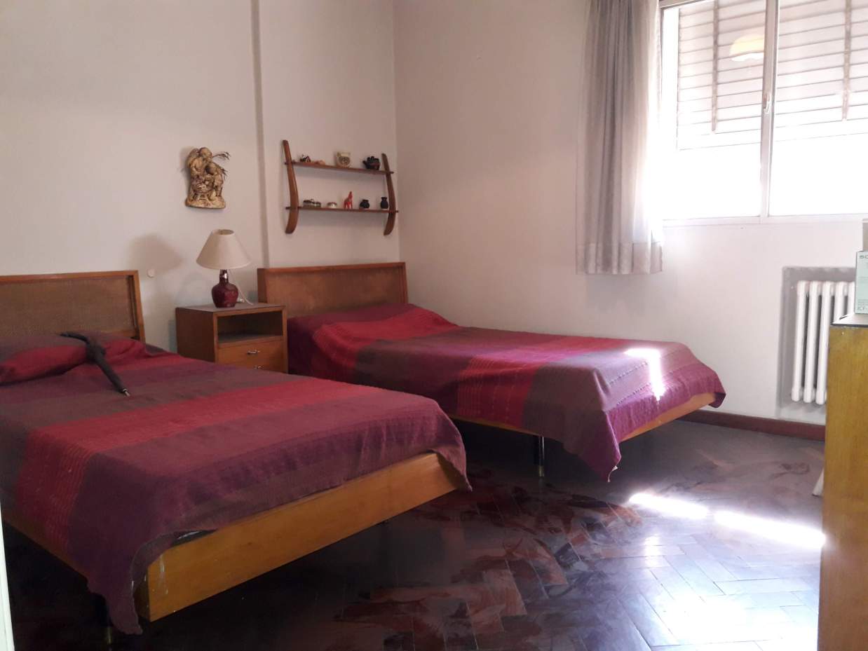 Vendo departamento 3 dormitorios con cochera. Centro