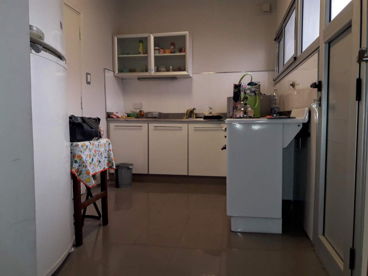 Vendo departamento 3 dormitorios con cochera. Centro