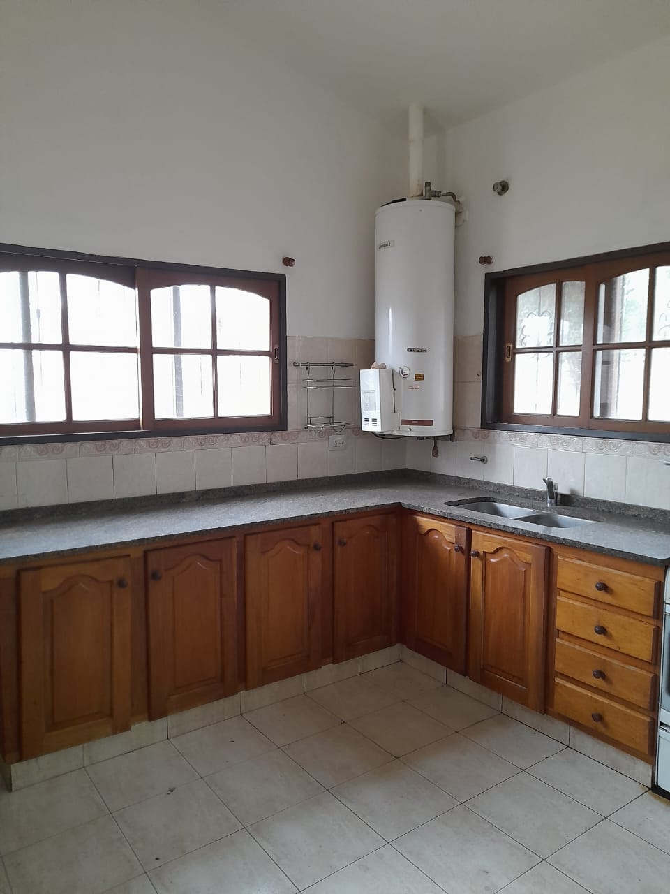 VENTA CASA B° SAN MARTÍN- 2 DORM-2 BAÑOS-CAPILLA DEL MONTE