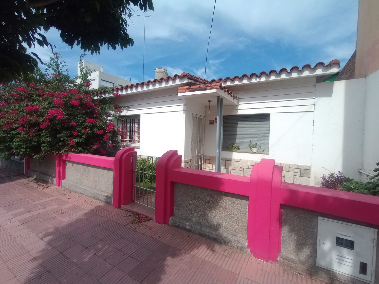 CASA DE 3 DORM. EN VENTA A MEDIA CUADRA DE AV. COLON - GARZON MACEDA 292