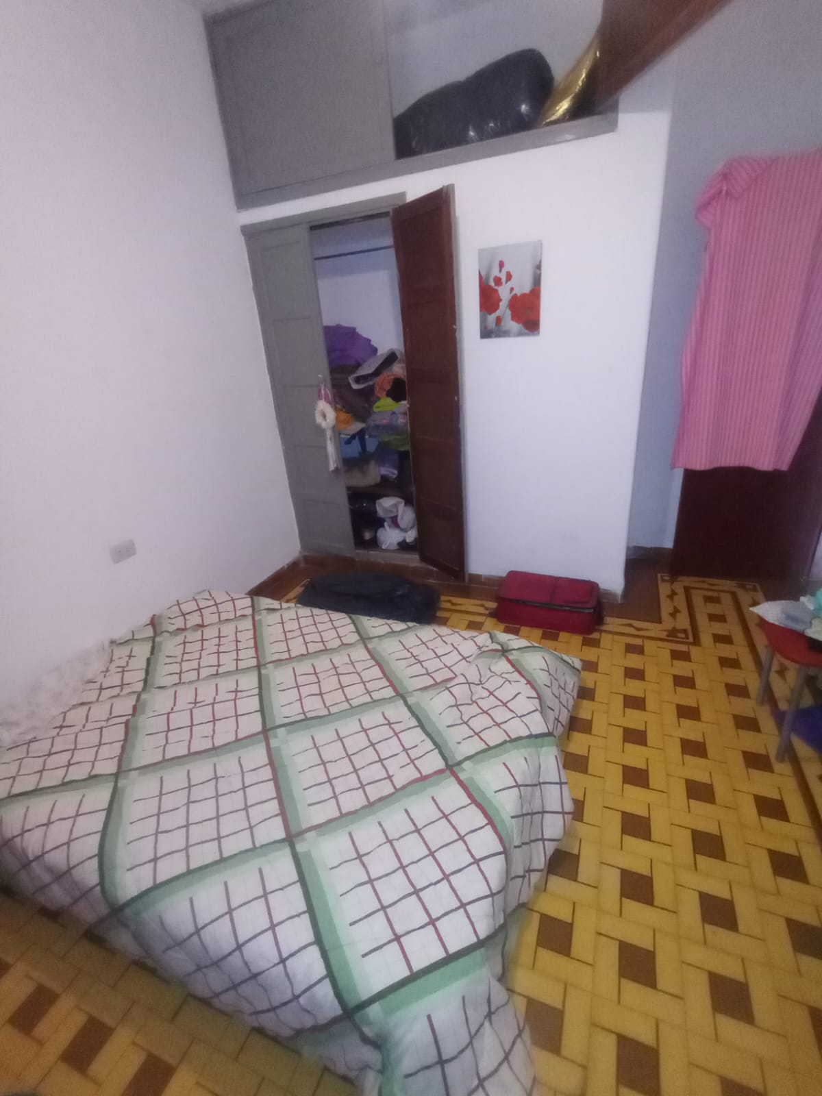 CASA DE 3 DORM. EN VENTA A MEDIA CUADRA DE AV. COLON - GARZON MACEDA 292