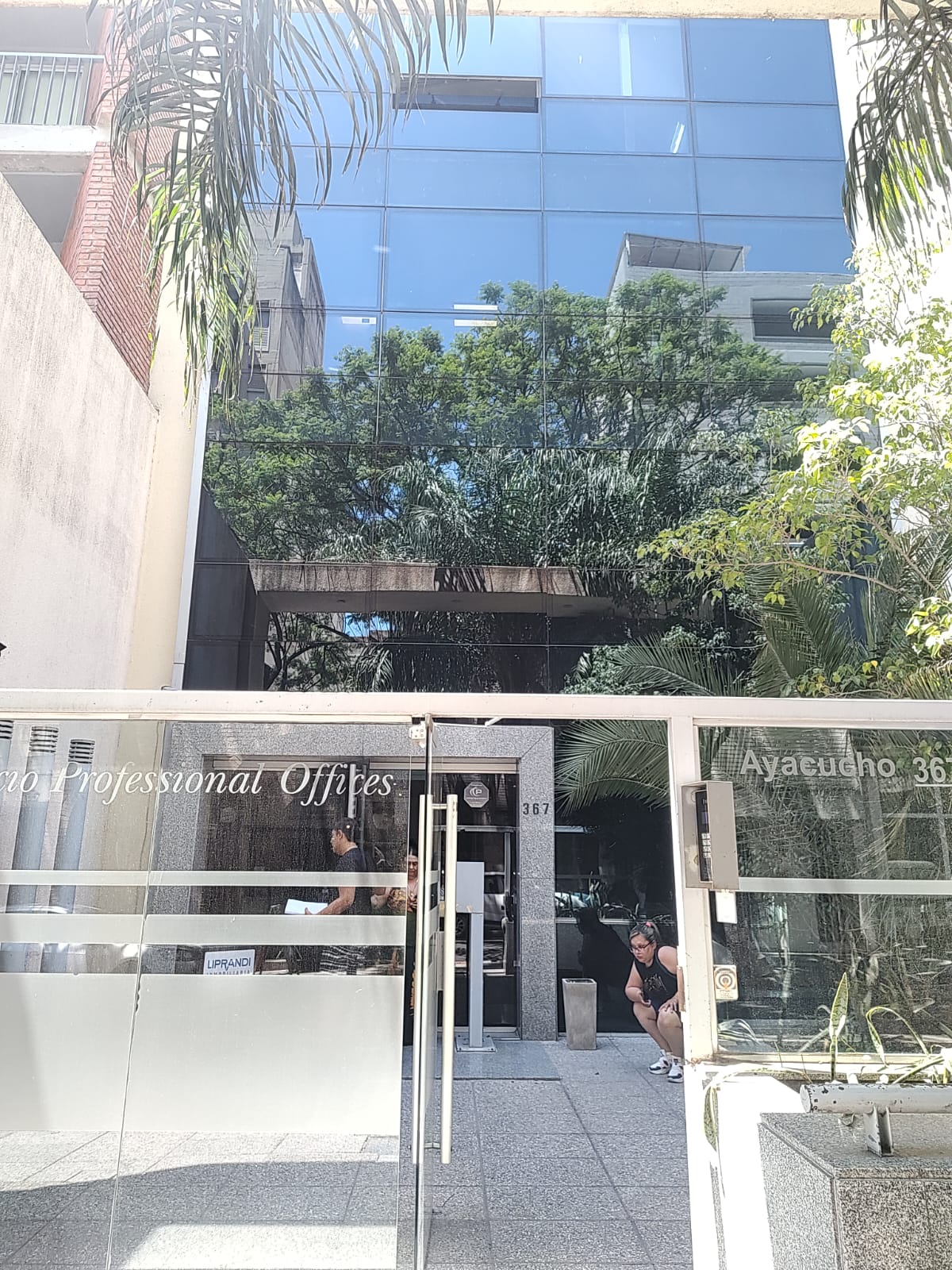 VENDO OFICINA DE 3 AMBIENTES  A METROS DE TRIBUNALES - AYACUCHO 367