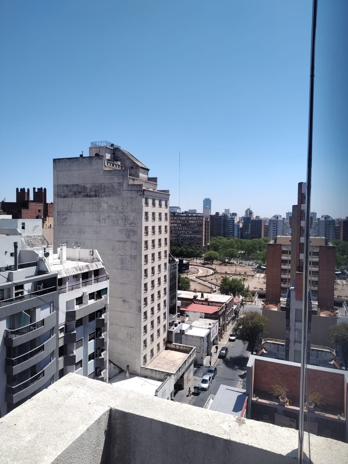 VENDO OFICINA DE 3 AMBIENTES  A METROS DE TRIBUNALES - AYACUCHO 367