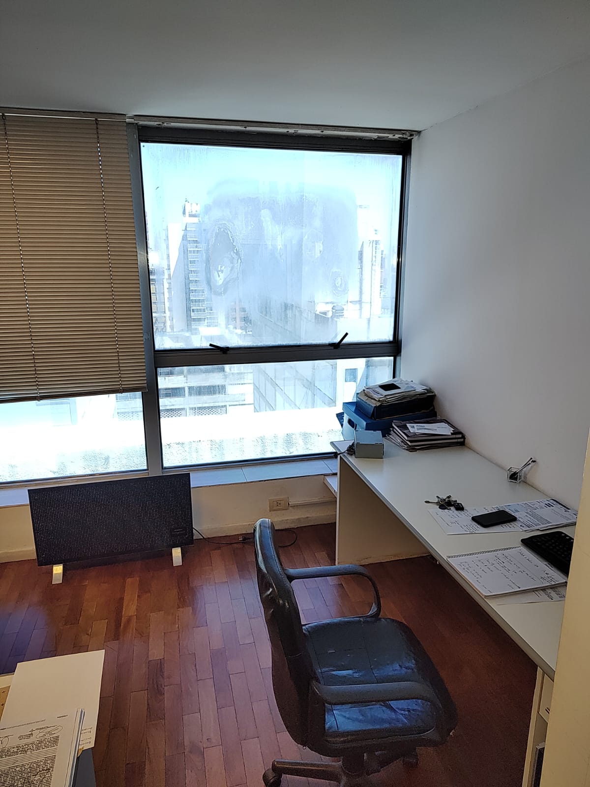 VENDO OFICINA DE 3 AMBIENTES  A METROS DE TRIBUNALES - AYACUCHO 367