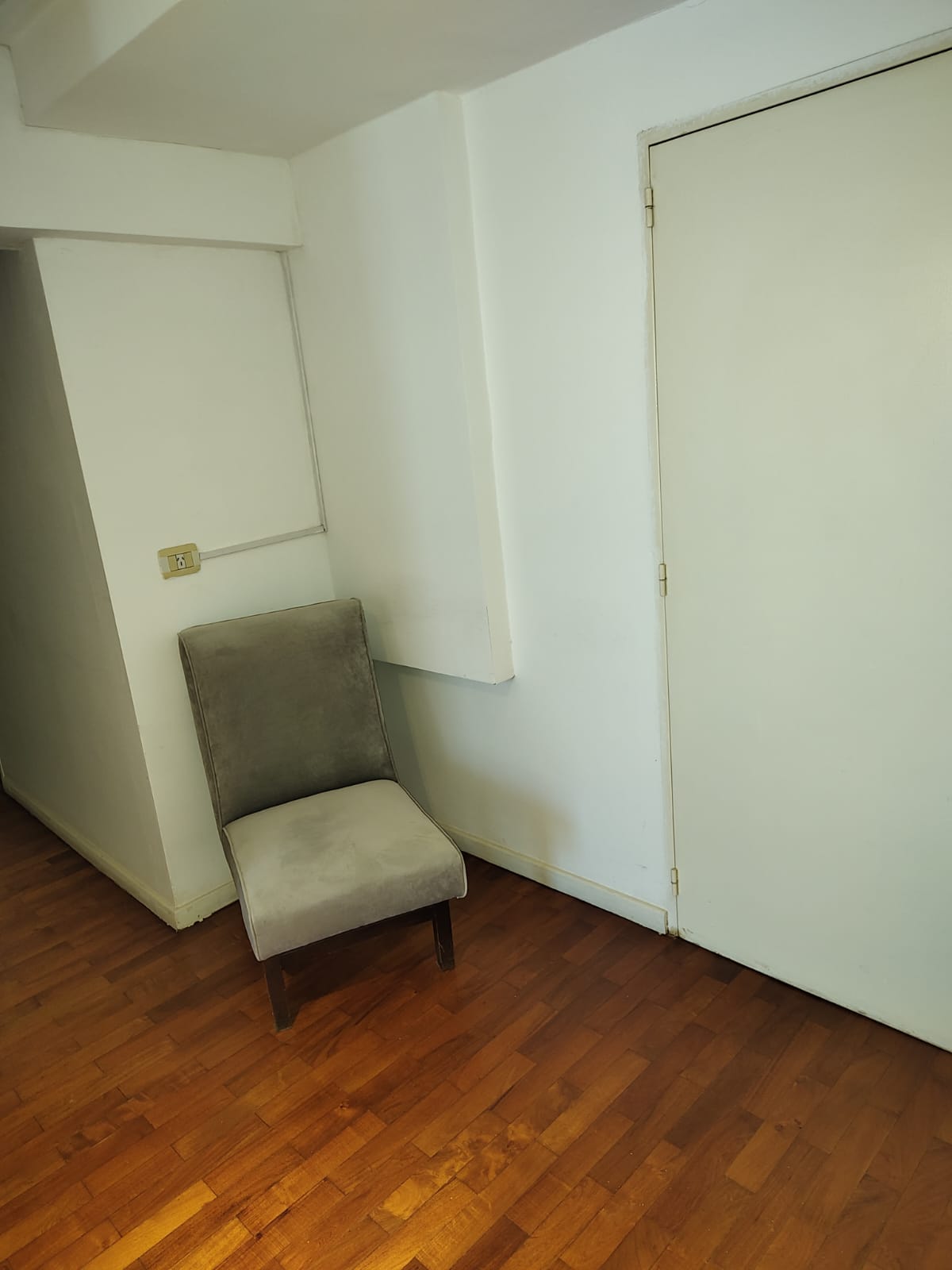 VENDO OFICINA DE 3 AMBIENTES  A METROS DE TRIBUNALES - AYACUCHO 367