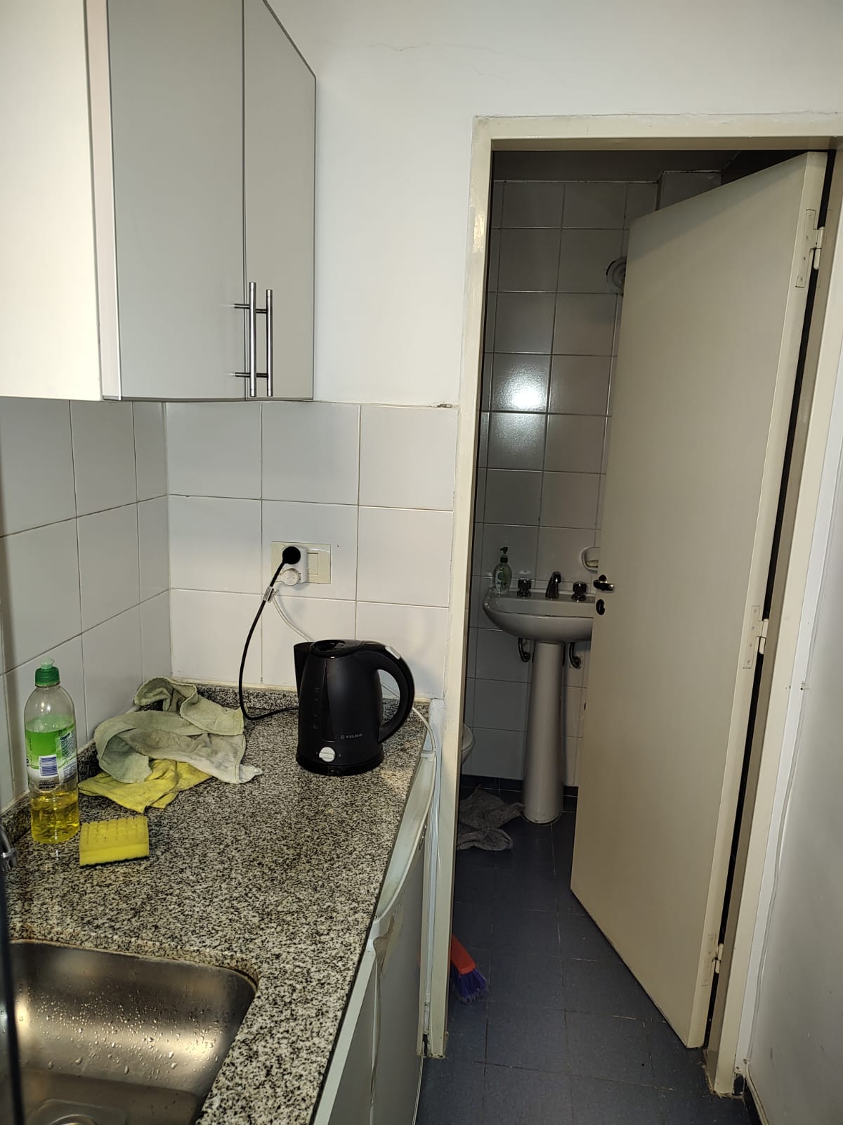 VENDO OFICINA DE 3 AMBIENTES  A METROS DE TRIBUNALES - AYACUCHO 367