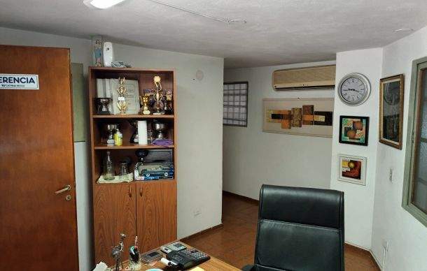 Salón comercial en Venta - 370 m2 - Av. Fuerza Aérea 3500 - B° Ameghino Norte