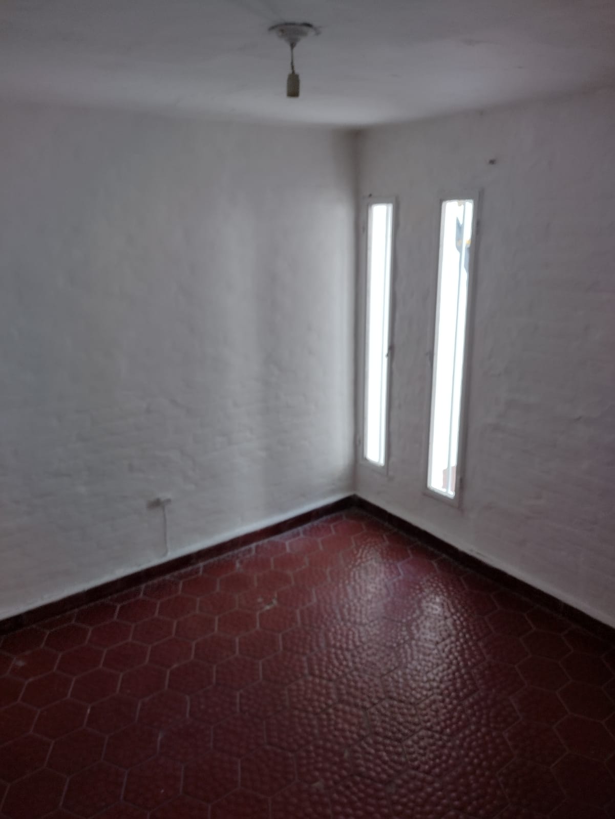 APTO CREDITO - CASA DE 2 DORM. EN VENTA EN OLEGARIO CORREA al 2000