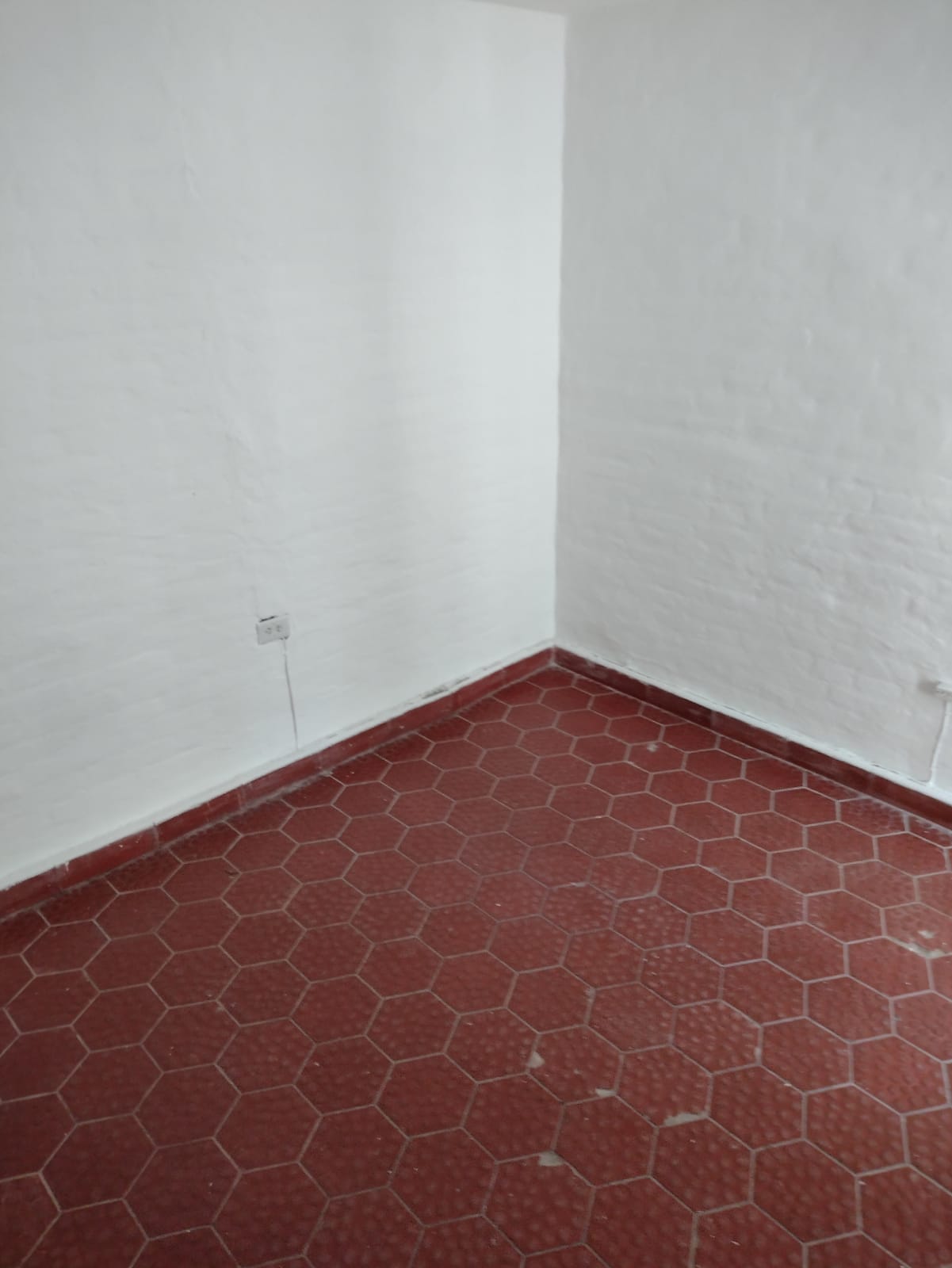 APTO CREDITO - CASA DE 2 DORM. EN VENTA EN OLEGARIO CORREA al 2000