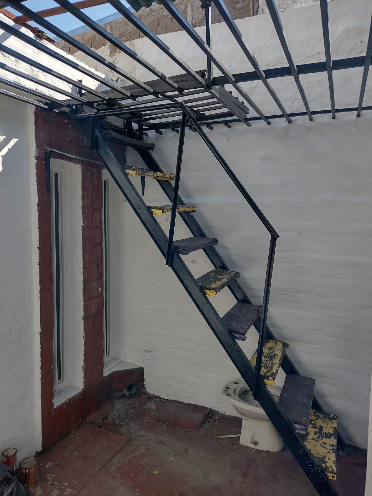 APTO CREDITO - CASA DE 2 DORM. EN VENTA EN OLEGARIO CORREA al 2000