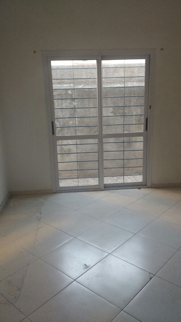 CASA DE 3 DORM. EN VENTA A DOS CUADRAS DE AV. COLON