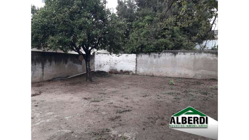 CASA DE 3 DORM. EN VENTA A DOS CUADRAS DE AV. COLON