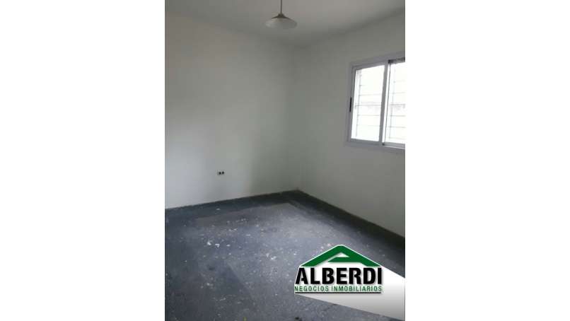 CASA DE 3 DORM. EN VENTA A DOS CUADRAS DE AV. COLON