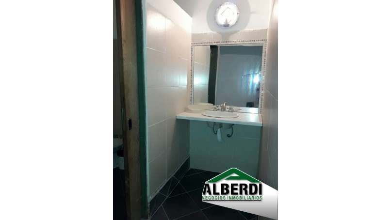 CASA DE 3 DORM. EN VENTA A DOS CUADRAS DE AV. COLON