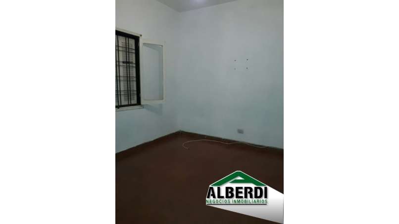 CASA DE 3 DORM. EN VENTA A DOS CUADRAS DE AV. COLON
