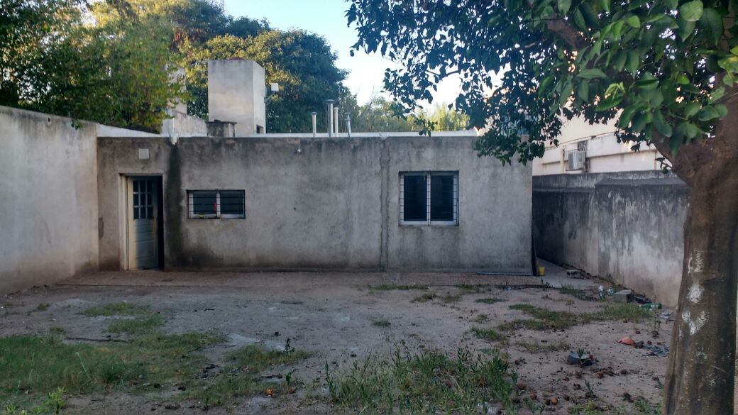 CASA DE 3 DORM. EN VENTA A DOS CUADRAS DE AV. COLON
