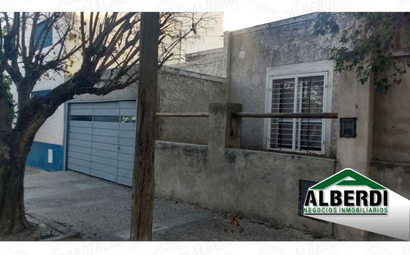 CASA DE 3 DORM. EN VENTA A DOS CUADRAS DE AV. COLON