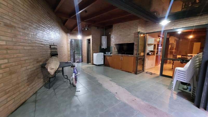 Exclusiva casa en venta en Carlos Paz- 2dor-Quincho-Pileta-Escritura