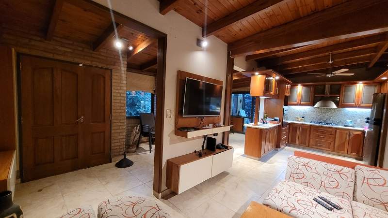 Exclusiva casa en venta en Carlos Paz- 2dor-Quincho-Pileta-Escritura