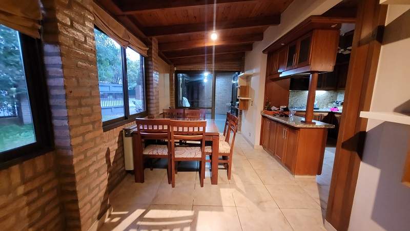 Exclusiva casa en venta en Carlos Paz- 2dor-Quincho-Pileta-Escritura