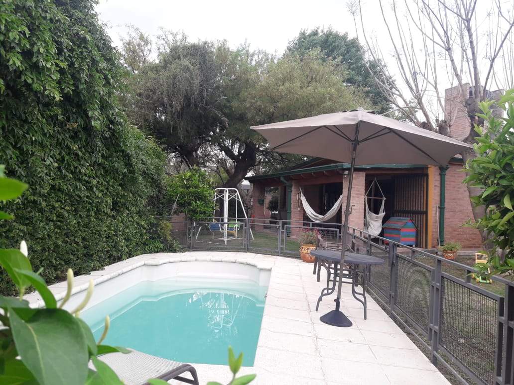 Exclusiva casa en venta en Carlos Paz- 2dor-Quincho-Pileta-Escritura