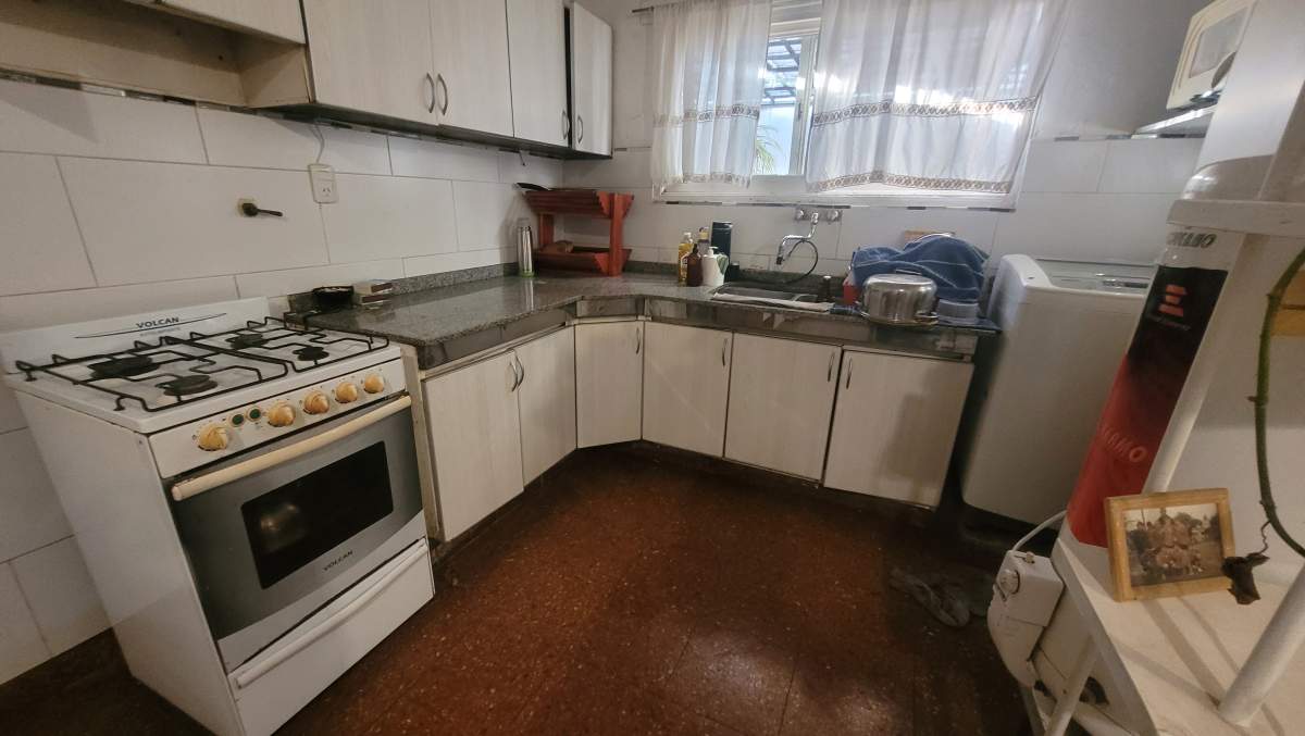 Casa en venta en Gral Paz - 3 niveles-4dor-pileta- Escritura