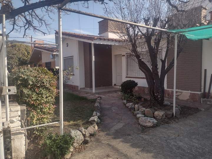 Casa en venta en Villa Carlos Paz  a 5 cuadras del Centro. B° Muñoz