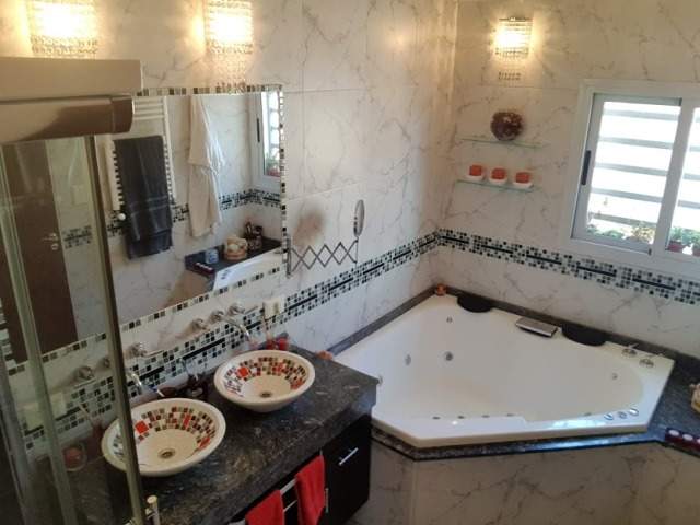 Exclusiva casa en venta en Crisol- 4 dor-3 baños-piscina-Playroom-Escritura