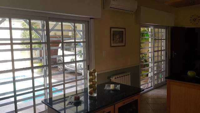 Exclusiva casa en venta en Crisol- 4 dor-3 baños-piscina-Playroom-Escritura