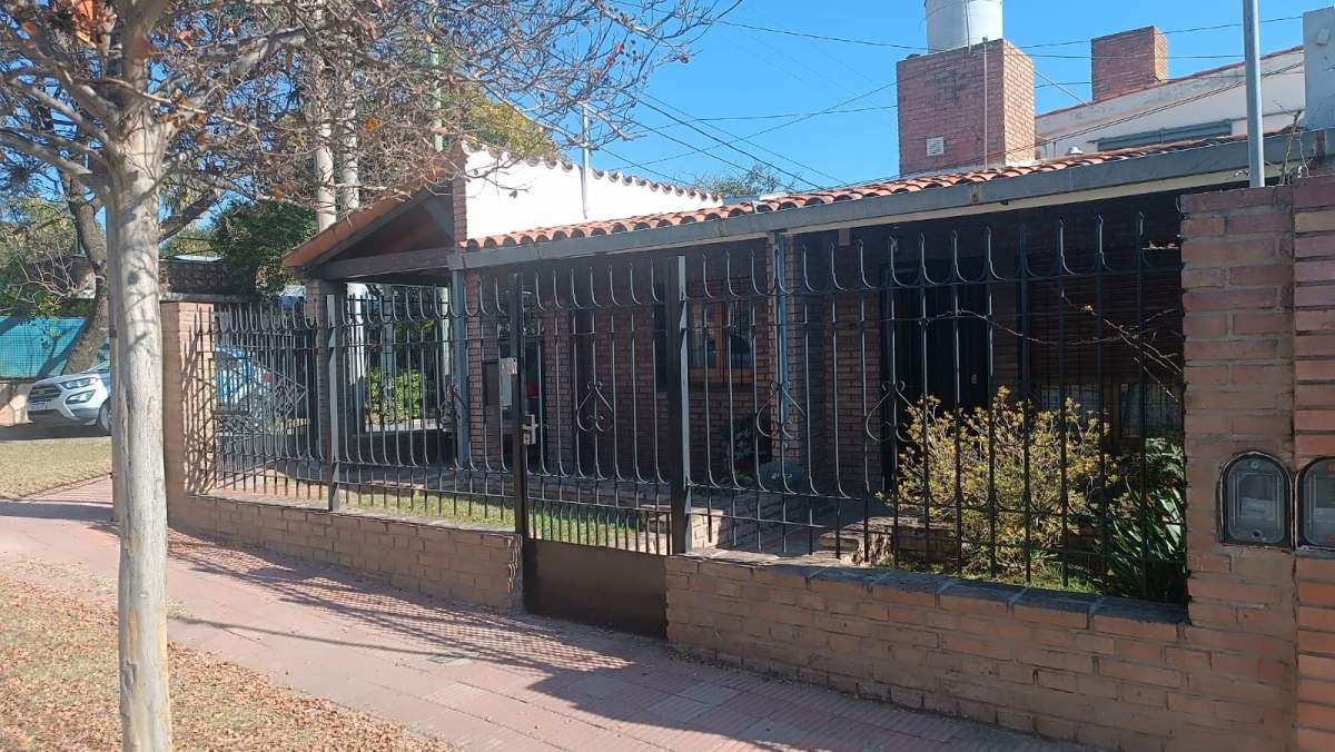 CASA COLINAS DE VELEZ SARFIELD 4D-2B - APTO CREDITO - ESCRITORIO Y 2 PATIOS