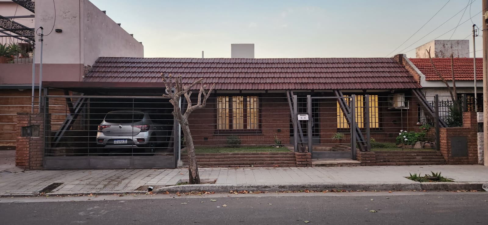 POETA LUGONES, VENTA DE CASA EN MUY BUEN ESTADO