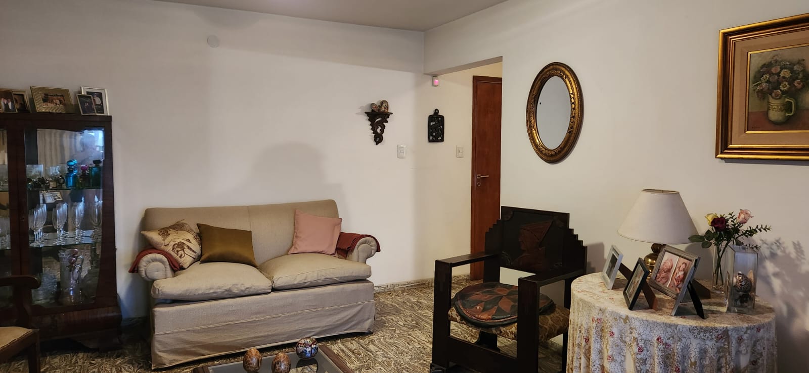 POETA LUGONES, VENTA DE CASA EN MUY BUEN ESTADO