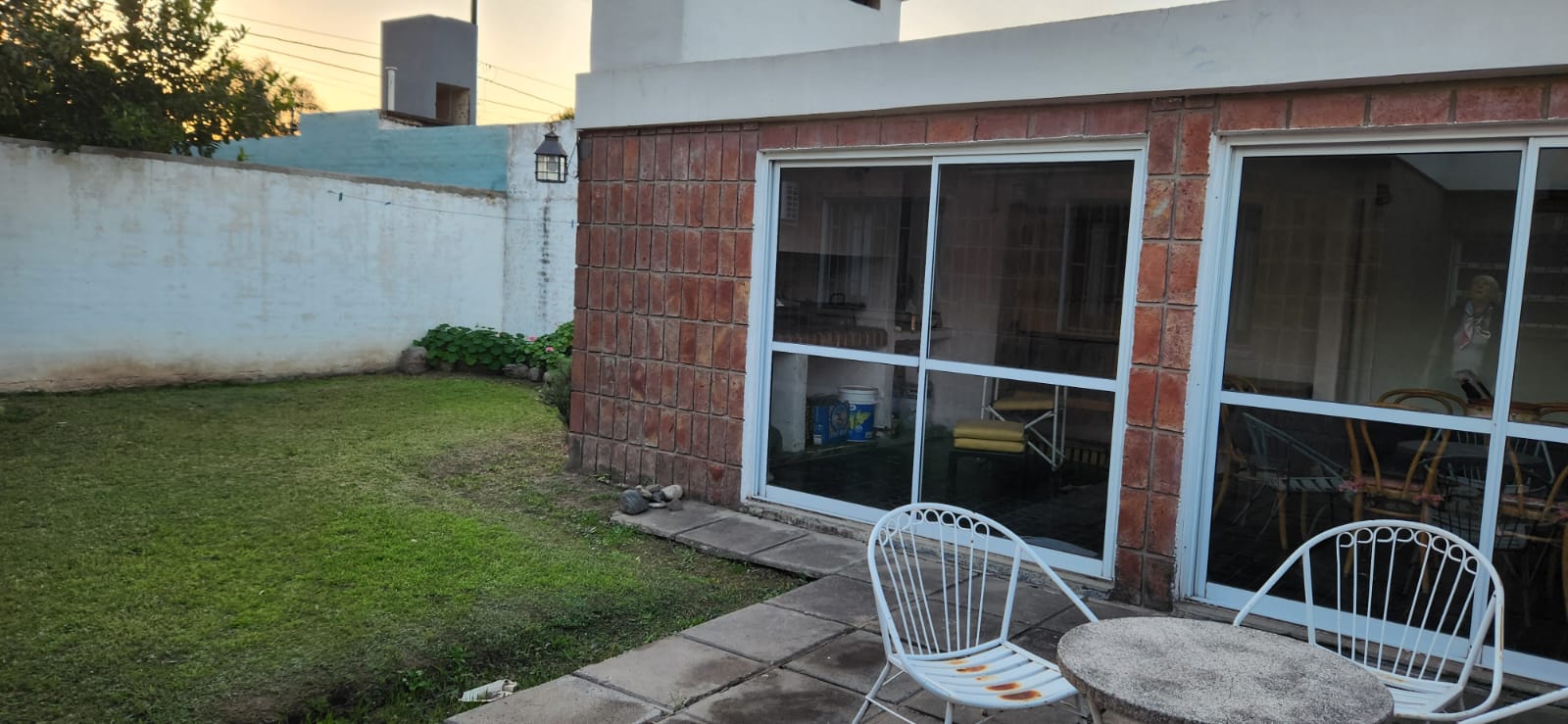 POETA LUGONES, VENTA DE CASA EN MUY BUEN ESTADO