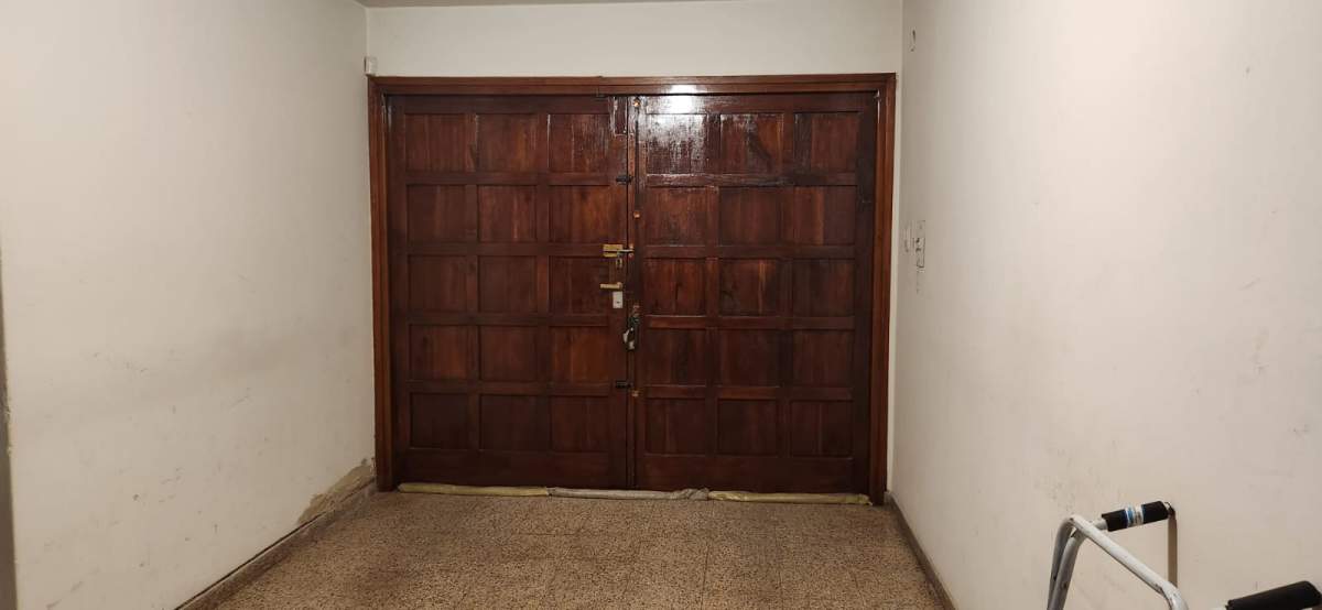 POETA LUGONES, VENTA DE CASA EN MUY BUEN ESTADO