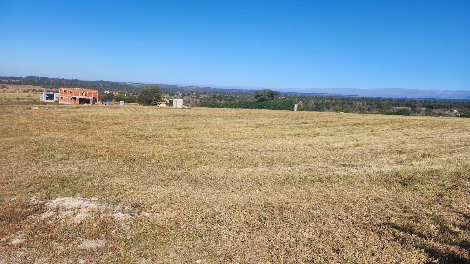 ALTOS DEL CORRAL LOTE CENTRAL CON VISTA AL LAGO Y A LAS SIERRAS