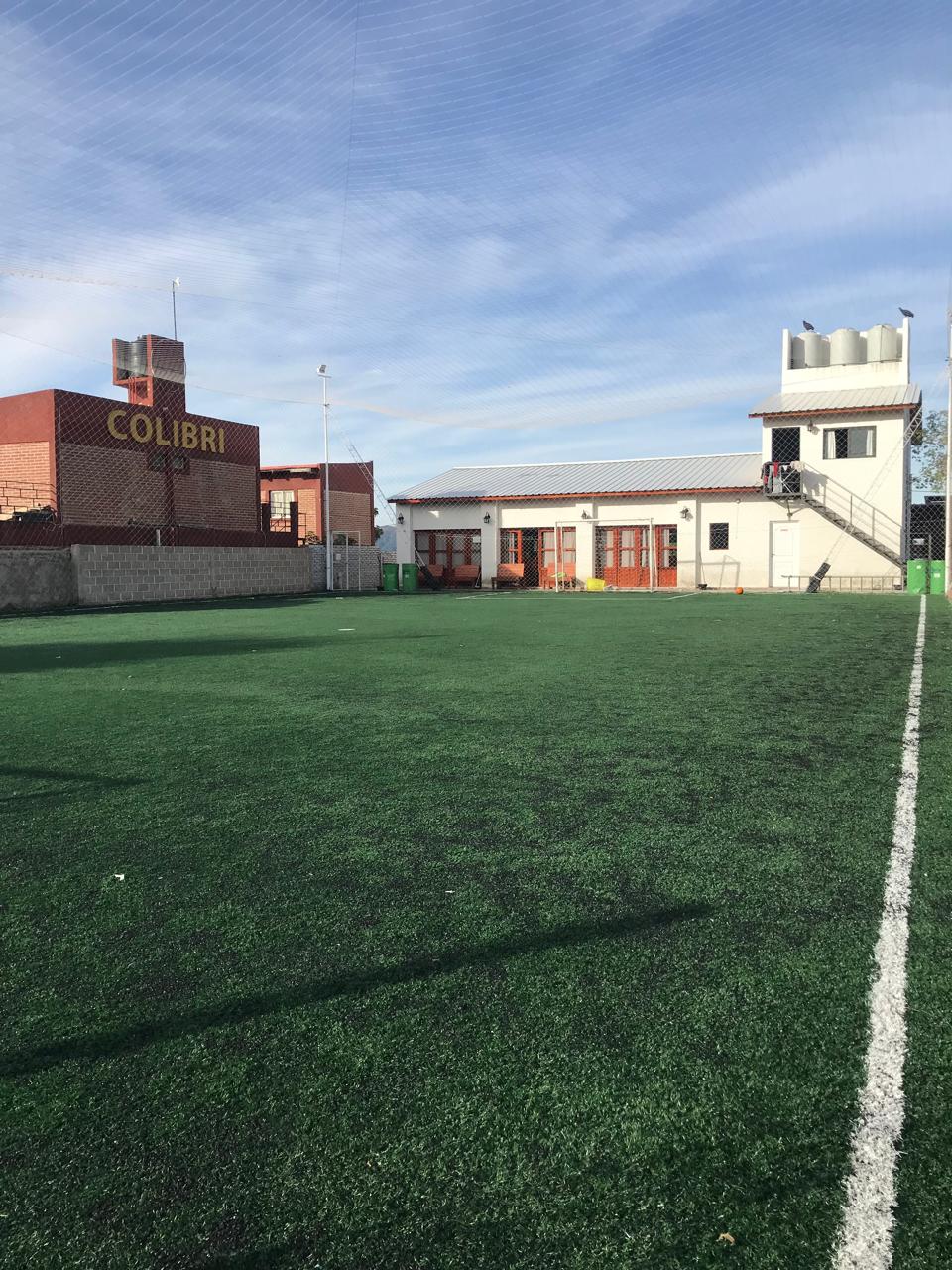 se vende propiedad con fondo comercio de Parrilla estilo campo y cancha de futbol.